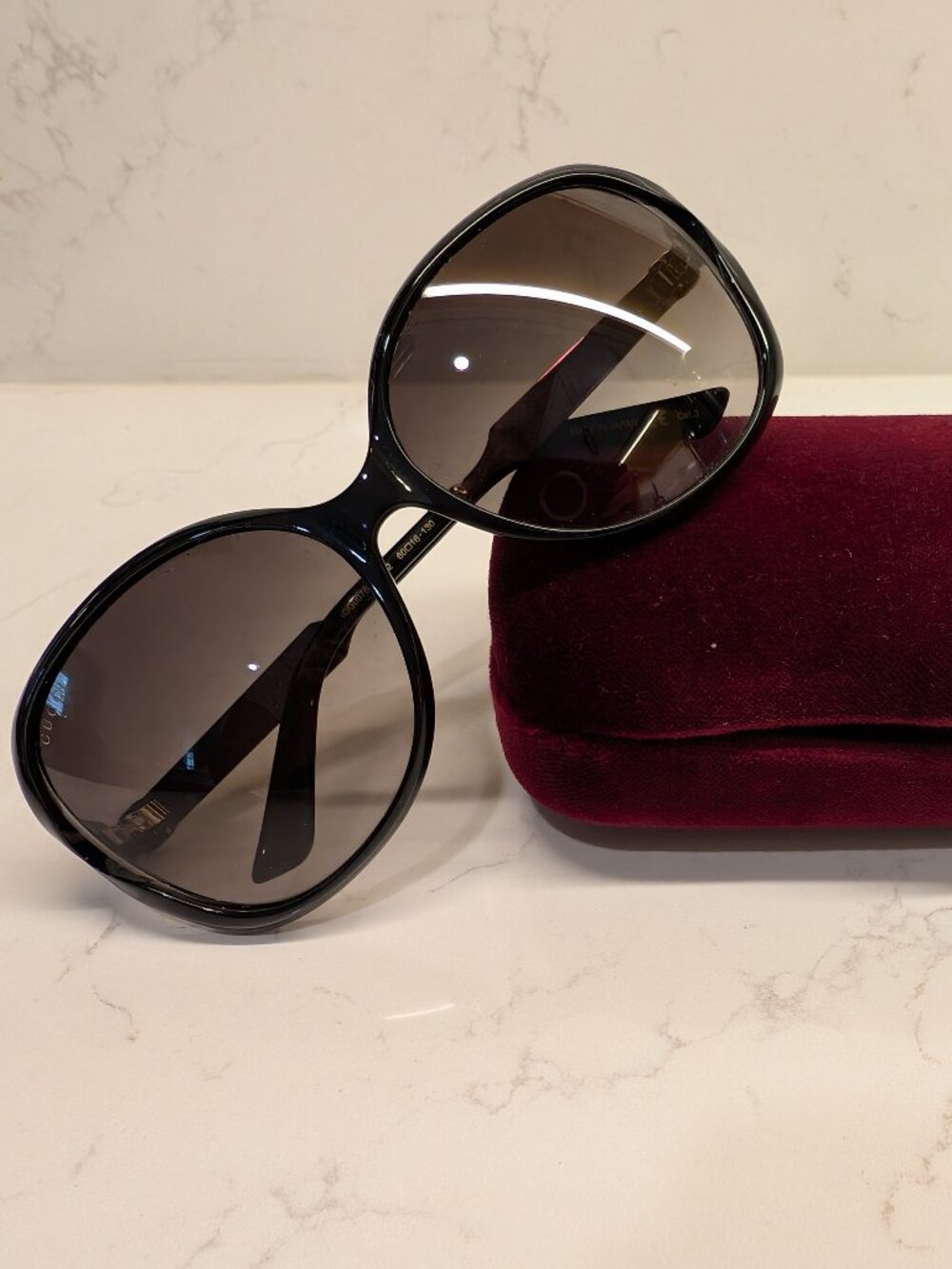 Gucci Oversized Black Sunglasses Gold GG Logo Gradient Lenses + Case